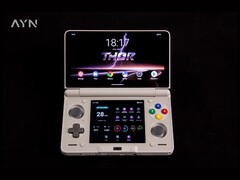 AYN Thor оснащен двумя сенсорными AMOLED-дисплеями. (Источник изображения: AYN)