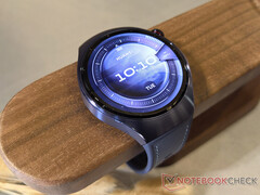 Стоимость Huawei Watch 5 в ЕС составляет €449. На фото: смарт-часы фиолетового цвета. (Источник изображения: Notebookcheck)