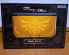 Консоль "New Nintendo 3DS LL Hyrule Edition", которая в настоящее время выставлена на eBay по цене около $1000 (источник изображения: eBay)
