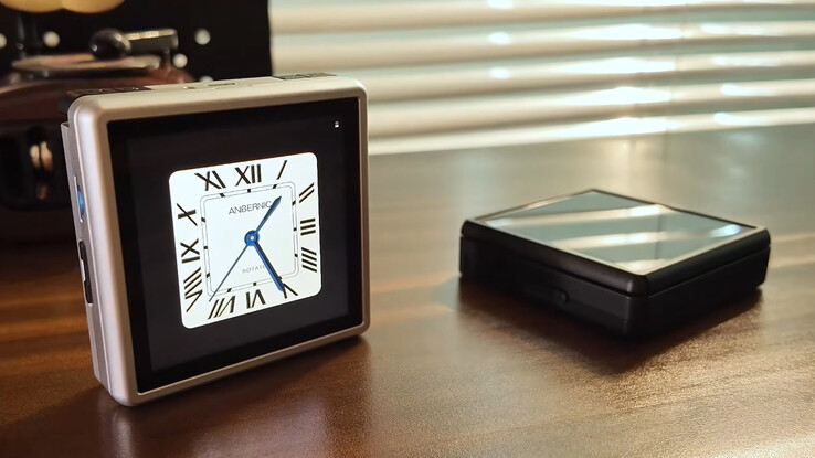 Anbernic RG Rotate в двух стартовых цветах.