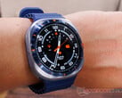 2025 Galaxy Watch Ultra (на фото) оснащены 64 ГБ памяти (Источник изображения: Notebookcheck)