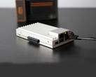 Das ZimaBoard 2 mit dem ZimaBoard 1 im Hintergrund. (Источник изображения: IceWhale)