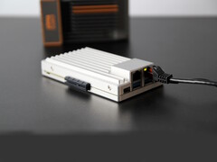 Das ZimaBoard 2 mit dem ZimaBoard 1 im Hintergrund. (Источник изображения: IceWhale)