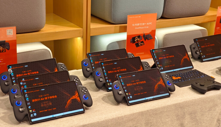 OneXPlayer X1 Air в двух из трех своих состояний. (Источник изображения: One-Netbook)