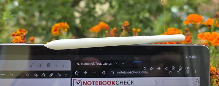 Перо S Pen входит в комплект поставки планшета Samsung
