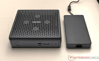 Zotac Zbox Magnus EN374070 с блоком питания (19,5 В; 16,9 А)