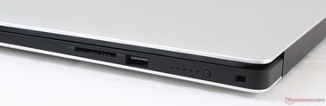 Правая сторона: картридер, USB 3.1 Gen 1, индикатор заряда, замок Noble