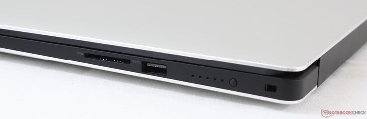 Правая сторона: картридер, USB 3.1 Gen. 1, индикатор заряда, слот замка Noble