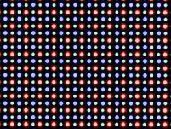 В обоих OLED-дисплеях используется субпиксельная матрица RG/BG, состоящая из одного красного, одного синего и одного зеленого светодиода