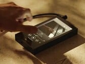 Новый Sony Walkman больше своего предшественника, но при этом обещает более качественный звук.
