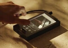 Новый Sony Walkman больше своего предшественника, но при этом обещает более качественный звук.