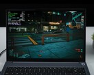 Ноутбук AIM Max+, работающий под управлением Cyberpunk 2077 на интегрированном графическом процессоре Radeon 8060S, показывает внутриигровое наложение с TDP и температурой процессора. (Источник изображения: ETA PRIME на YouTube)