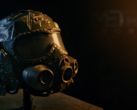 Крупный план реплики шлема спартанца из коллекционного издания Metro 2039 с тёмным визором, встроенными элементами противогаза и следами боевых повреждений.