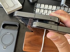 Pixel 10 Pro XL со слотом для SIM-карты отправлен покупателю из США после RMA. (Источник изображения: crocsnosockz на Reddit)