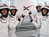Скафандры для внекорабельной деятельности (EVA) (Источник изображения: SpaceX)