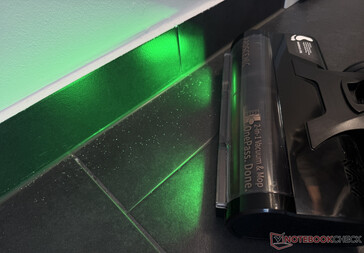 Зеленый свет делает пыль видимой