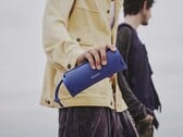 Беспроводная портативная колонка Sony ULT Field 1 в цвете Smoke Blue.