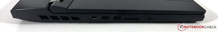 Левая сторона: разъем питания, 2x USB-A 3.2 Gen 2 (10 Гбит), картридер, аудио разъем