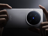 К ISOCELL HPB в обеих моделях присоединится Sony LYT-828, на фото X200 Ultra. (Источник изображения: Vivo)