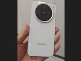 Vivo X200 Pro Mini может похвастаться флагманским аппаратным обеспечением в компактном корпусе. (Источник изображения: Weibo)