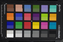ColorChecker. Исходные цвета представлены в нижней половине каждого блока
