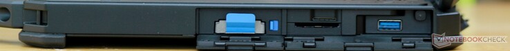 Правая сторона: лоток с M.2 накопителем, картридер, слот SIM, USB 3.0 Type-A