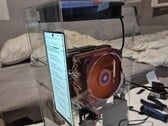 Нелепый мод, в рамках которого на материнскую плату смартфона Nubia Z70 Ultra были установлены два радиатора для ПК.