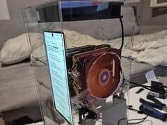 Нелепый мод, в рамках которого на материнскую плату смартфона Nubia Z70 Ultra были установлены два радиатора для ПК.