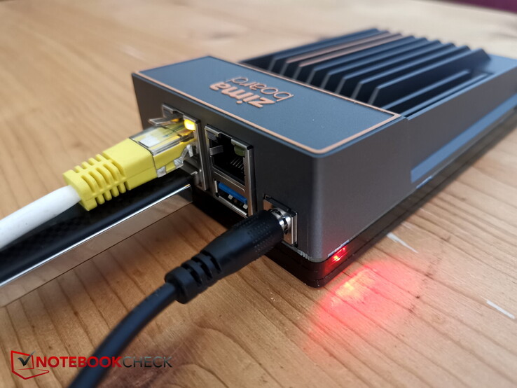 Zimaboard 1 с двумя портами Gigabit Ethernet