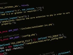 Исходный код PHP на тёмном экране