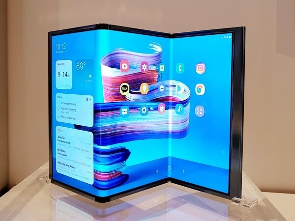 Samsung Display Flex S имеет тот же форм-фактор, что и Huawei Mate XT. (Источник изображения: The Korea Herald)