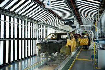 Производство Aygo X Hybrid начинается на заводе Toyota в Колине (TMMCZ). Завод готовится к выпуску своего первого BEV с 2026 года. (Источник изображения: Toyota).