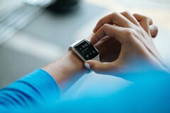 Продажи часов Apple Watch упали на 19% в 2024 году. (Источник изображения: Luke Chesser)