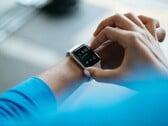 Продажи часов Apple Watch упали на 19% в 2024 году. (Источник изображения: Luke Chesser)