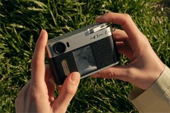 Сообщается, что Fujifilm X half пользуется настоящим успехом у потребителей. (Источник изображения: Fujifilm)
