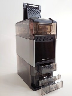 Спереди. (Источник изображения: Notebookcheck)