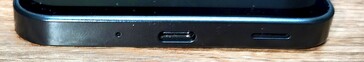 Снизу: Микрофон, порт USB-C, динамик