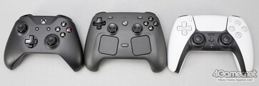 Контроллер Xbox Steam Controller и Sony DualSense бок о бок