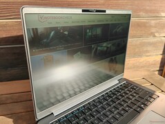 Просмотр на открытом воздухе под солнцем