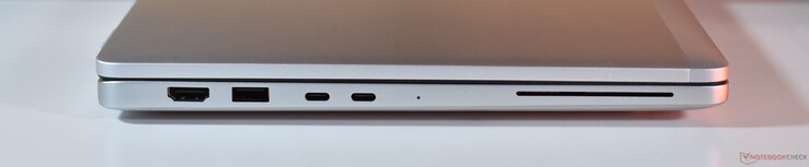 слева: HDMI, USB-A 3.2 Gen 1, 2x Thunderbolt 4, считыватель смарт-карт