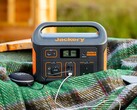 Ожидается, что новая модель Jackery Explorer 500 v2 будет более тонкой, чем оригинальная модель (на фото). (Источник изображения: Jackery)