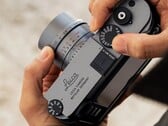 Leica перевыпускает три камеры в цвете "Металлический серый".