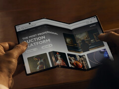 Первый трехскладной смартфон Samsung будет заряжаться гораздо медленнее, чем Huawei Mate XT, на фото. (Источник изображения: Huawei)