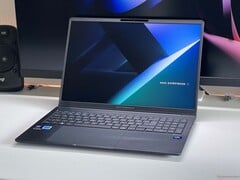 Обзор Asus ExpertBook B5 B5605: С Arrow Lake и дисплеем 144 Гц на представительский этаж?