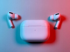 Из-за AirPods Pro на Apple подают в суд (Изображение: Ignacio R)