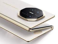 Mate XTs от Huawei кажется немного тоньше прошлогодней модели. (Источник изображения: Huawei)