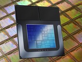 В процессорах Intel Lunar Lake используется узел TSMC N3B. (Источник изображения: Laura Ockel на Unsplash, Intel, отредактировано)