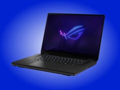 В «стандартном» состоянии ноутбук ROG Zephyrus Duo (2026) GX651 во многом похож на другие 16-дюймовые игровые ноутбуки.