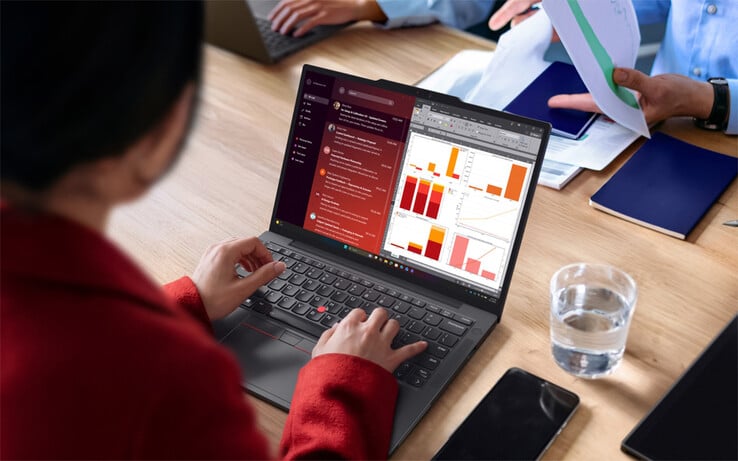 Вес ноутбука ThinkPad X13 7-го поколения с процессором AMD с аккумулятором емкостью 54,7 Вт·ч составляет 987 г.