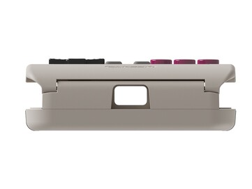 Телефон все еще можно заряжать через вырез в нижней части. (Image surce: GameSir)